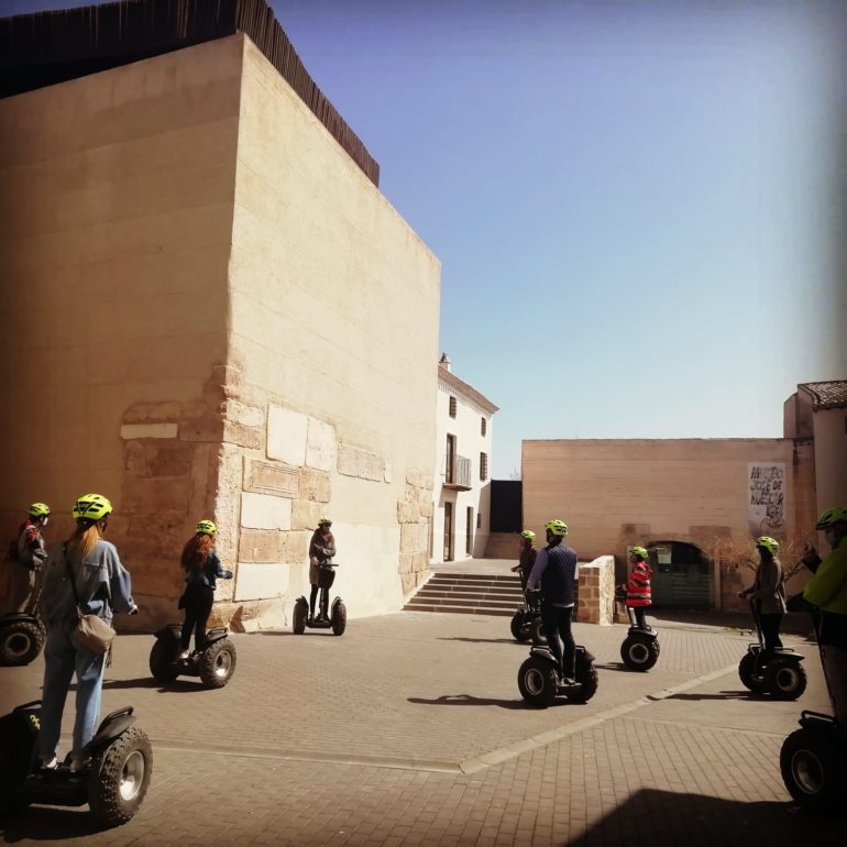 Huéscar diversifica su Oferta Cultural gracias a las Rutas Guiadas en Segway