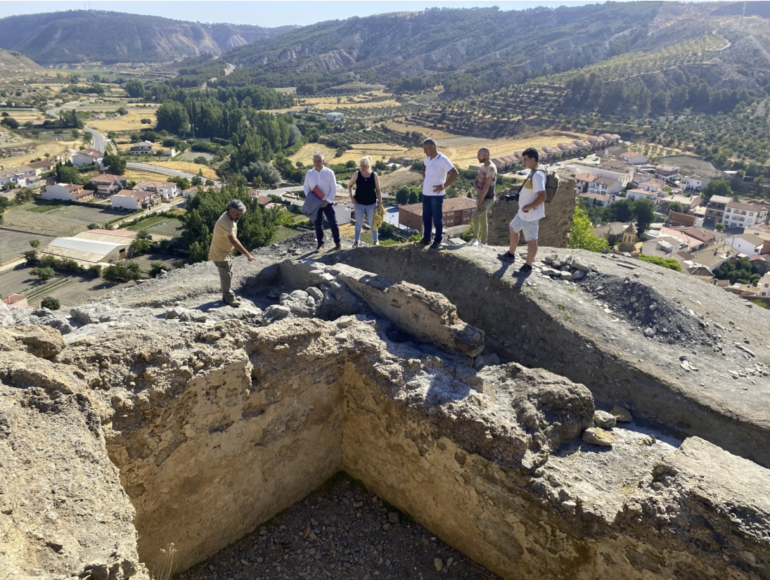 Avanzan los trabajos de excavación arqueológica en el Castillo Medieval de La Peza